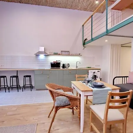 Canga Downtown For 6ppl, Balcony, Projector Апартаменты